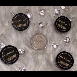 💞LaShaé Beauty “Iced Out” Highlighter Powder💞